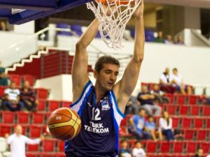 Anadolu Efes’i Devirdi, Gruptan Çıktı