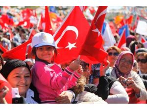 Başı Açık Kardeşim Neyse, Örtülü Kardeşim De...’’