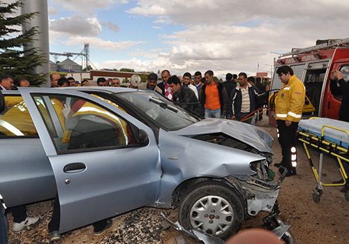 Sivil Polis Aracı Kaza Yaptı