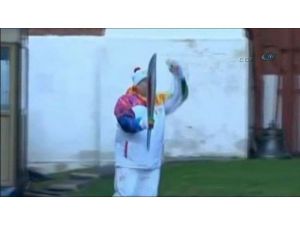 Olimpiyat Meşalesi Rüzgarın Azizliğine Uğradı