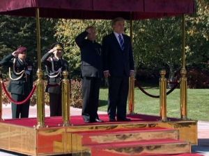 Hintli Mevkidaşını Resmi Törenle Karşıladı