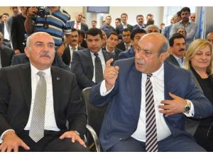 Valiye Kızdı, Töreni Terk Etti