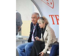 Terim’e Destek, Mhk’ye Tepki