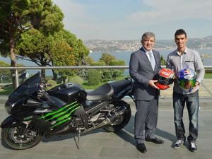 Gül Motosiklet Tutkunu Çıktı