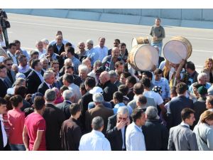 İçişleri Komisyonu Başkanı Seçilen Ak Partili Vekile Davullu-zurnalı Karşılama