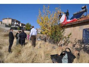 Evin Çatısına İndi