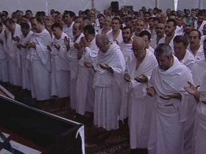 Arafat’ta Gözyaşları İçinde Vakfe Duası