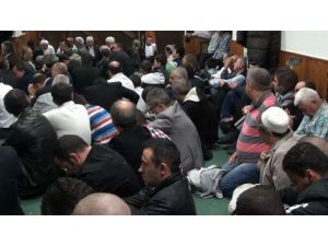 Paris’te Camiler Doldu Taştı