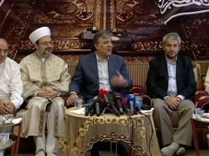 Gül, Türk Hacılarla Bayramlaştı