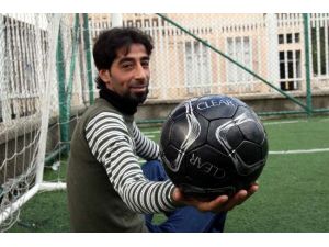 Suriyeli Gol Kralı, Türkiye’de Garson Oldu
