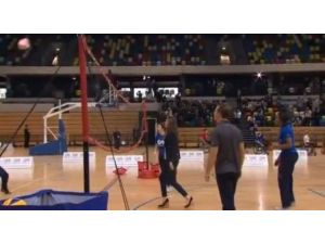 Prenses Topuklu Ayakkabılarla Voleybol Oynadı