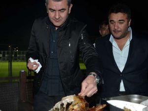 Kazım Kuzu Çevirdi
