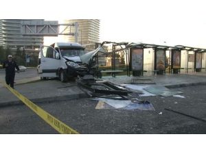 Servis Durağa Daldı: 8 Yaralı