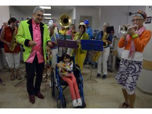 Hollandalı İyilik Orkestrası, Böbrek Hastalarının Yüzünü Güldürdü