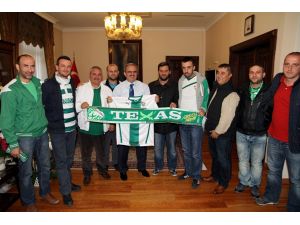 Vali Karaloğlu, Teksaslı Taraftarlarla Tribünde Maç İzleyecek