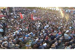 Başbakan Erdoğan’a Kosova’da Sevgi Seli