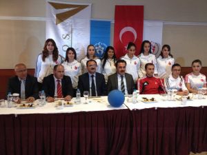 Milli Sporculardan Tezahüratlı İstek