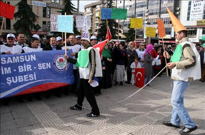 Danıştaya zincirli protesto 