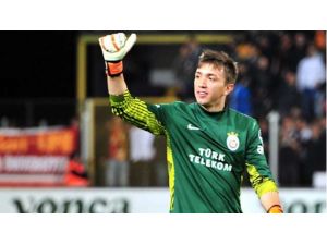 Muslera Derbide Oynayacak Mı?
