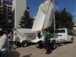 Modern Damperli Kamyonetler Yolda