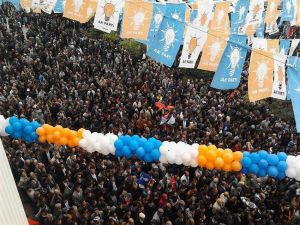 Başbakan Gelmeden Alan Doldu