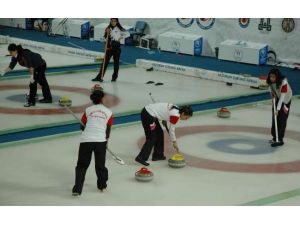 Curling Şampiyonasına Start Verildi