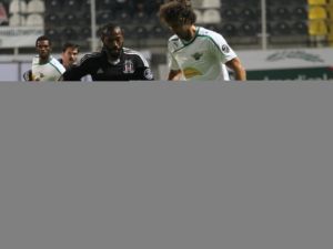 Akhisar Belediyespor-beşiktaş Maçı 0-0 Devam Ediyor