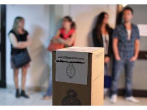 İktidar Partisi Büyük Oy Kaybı Yaşadı