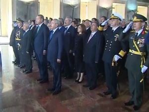 Devletin Zirvesi Anıtkabir’de Buluştu