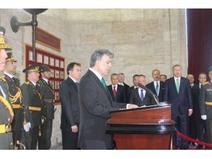 Anıtkabir Özel Defteri’ni İmzaladı