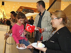 K.Maraş Piazzada En Anlamlı Kutlama