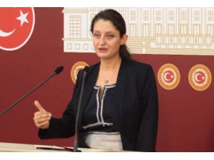 Şafak Pavey’den Başörtüsü Açıklaması