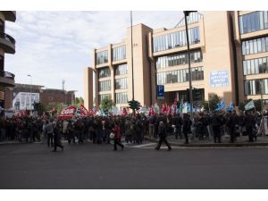 İtalyada Banka Çalışanları Greve Gitti