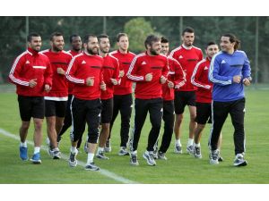 Gaziantep Büyükşehir Belediyespor, Yeni Teknik Direktörüyle İlk Antrenmanını Yaptı