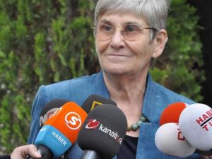 Manşet Olduğumu Duyunca Oturup Ağladım