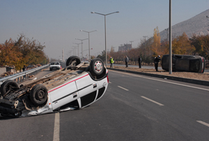 Köpekten Kaçan İki Araç Birbirine Çarptı 