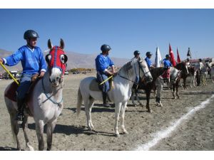 Erzincan’da Atlı Cirit Heyecanı