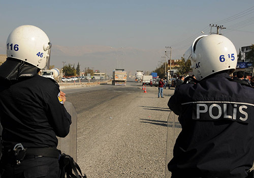 Kavşak İsteyen Vatandaş Yolu Trafiğe Kapadı 