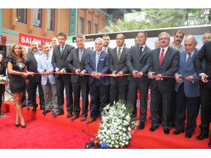 Bu Otomobil Fiyatıyla Dudak Uçuklatıyor