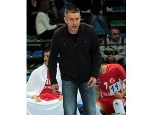 Halkbankın Dünyaca Ünlü Antrenörü Bulgar Radostın Stoycheyin Hayranları Peşinden Ayrılmıyor