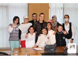 Nükhet Hotar Lösev Üyelerini Kabul Etti