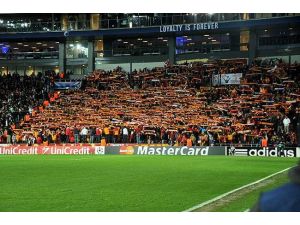 Maç Bitti, Tribünler Karıştı