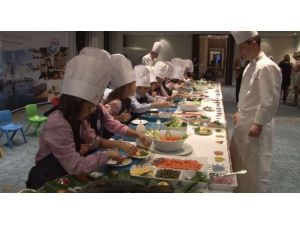 Çocuklar Kral Ve Cumhurbaşkanı’na Yemek Hazırladı