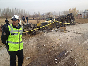 Trafik Kazası: 1 Ölü, 1 Yaralı