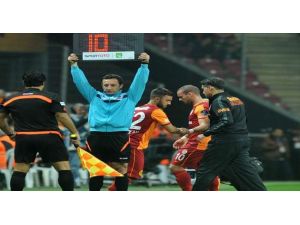Sneijder Derbide Oynayacak Mı?