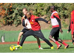Galatasaray, Fenerbahçe Hazırlıklarını Sürdürüyor