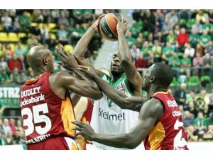 Galatasaray Polonya’da Güldü