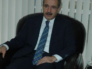 Eski Bakan Sarıgül’ü Topa Tuttu