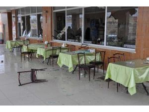 Palalarla Saldırdılar