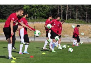 8 Futbolcu İlk Kez Milli Oluyor